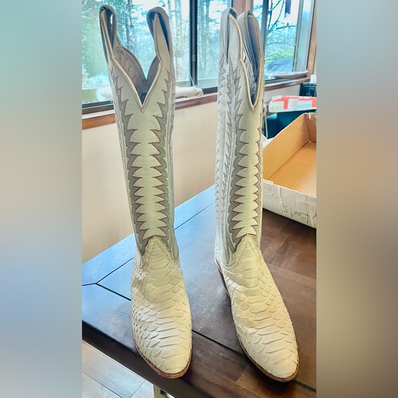 Vintage Tony Lama White Boots - Picture 4 of 6